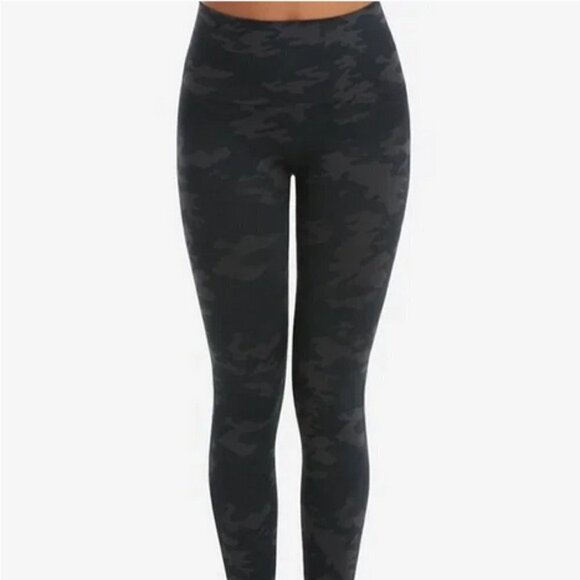 Spanx Look At Me Now Camo Leggings Seamless Tights Shaping Support 7/8 Length Md - Picture 1 of 9